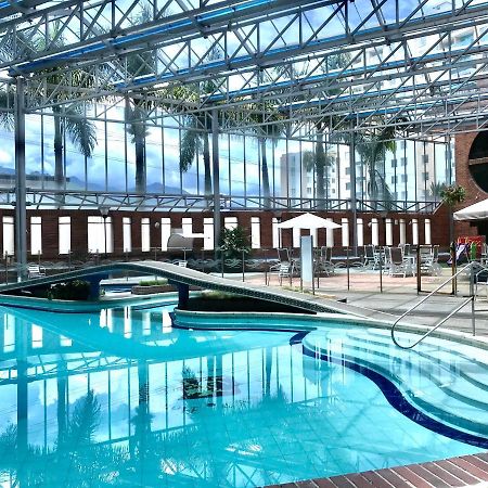 Casa Morales Hotel Internacional Y Centro De Convenciones Ібаге Екстер'єр фото The swimming pool at the hotel