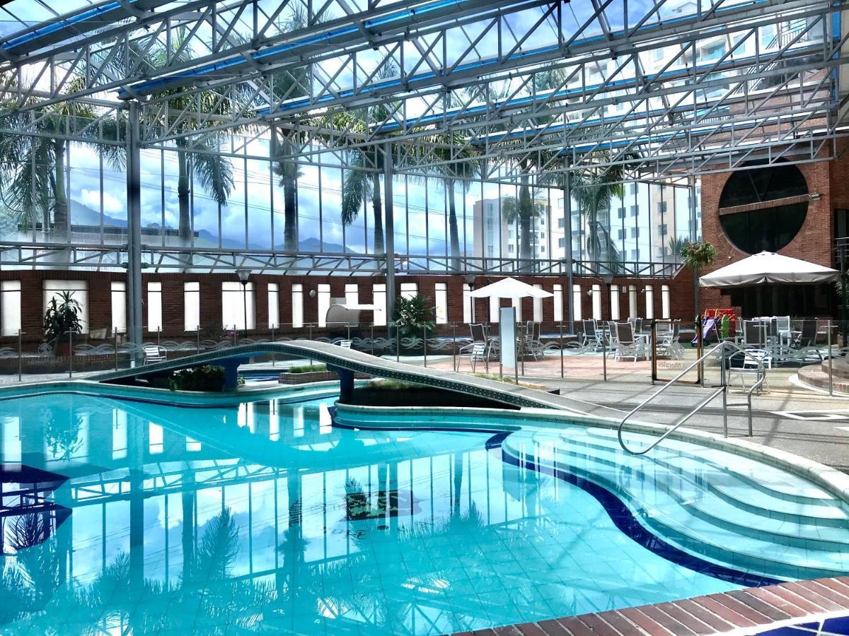 Casa Morales Hotel Internacional Y Centro De Convenciones Ібаге Екстер'єр фото The swimming pool at the hotel