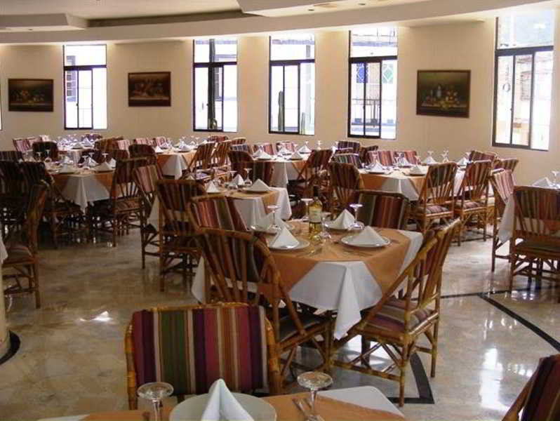 Casa Morales Hotel Internacional Y Centro De Convenciones Ібаге Екстер'єр фото The dining room at the hotel