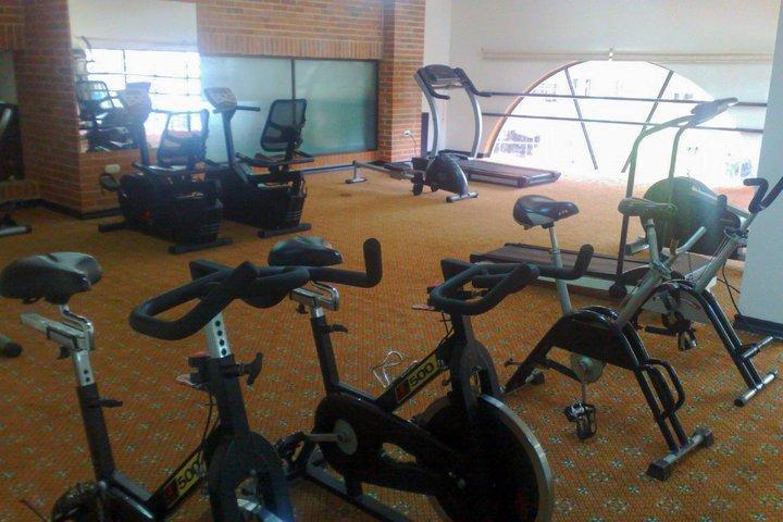 Casa Morales Hotel Internacional Y Centro De Convenciones Ібаге Екстер'єр фото The gym at the hotel